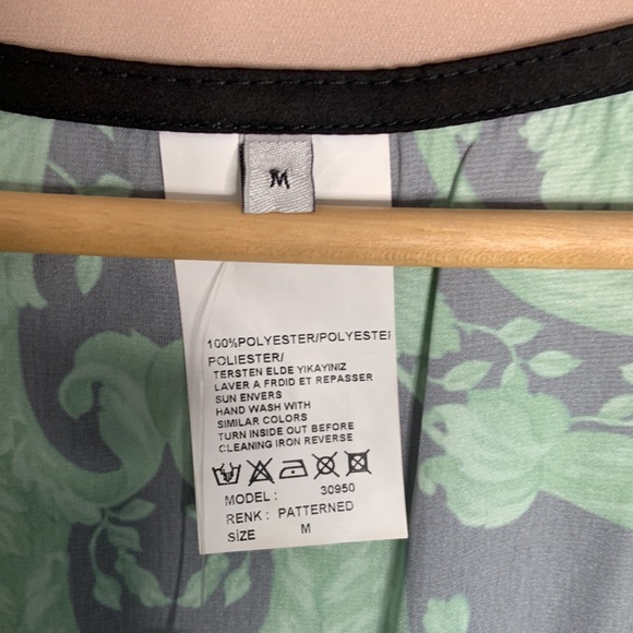 ELEGANT GREEN & BLACK FORMAL DRESS!! - Picture 7 of 9